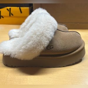 SOLD UGG Women's Disquette Slippers CHESTNUT Sheepskin Brown / White Women’s 5